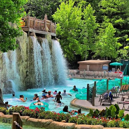 Movie Theater Hot Tub View Mountain Escape Villa Gatlinburg Exterior foto