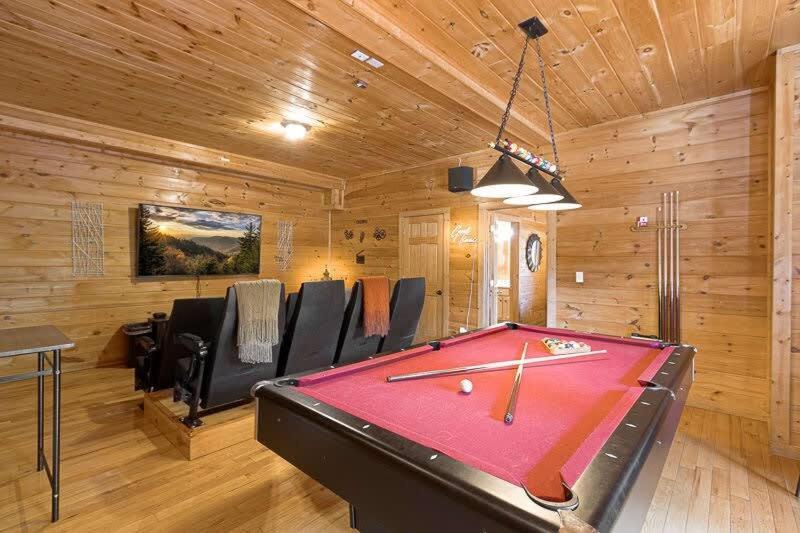 Movie Theater Hot Tub View Mountain Escape Villa Gatlinburg Exterior foto