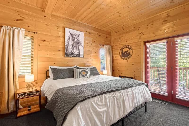 Movie Theater Hot Tub View Mountain Escape Villa Gatlinburg Exterior foto