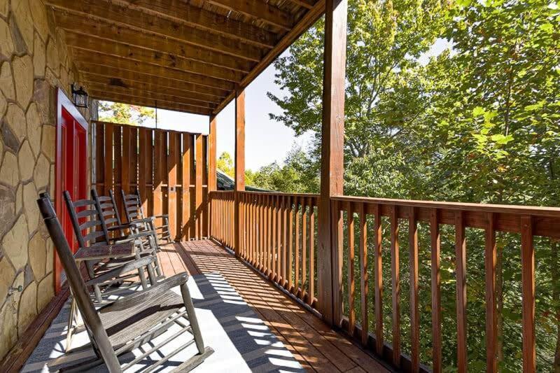 Movie Theater Hot Tub View Mountain Escape Villa Gatlinburg Exterior foto