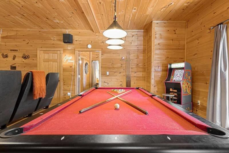 Movie Theater Hot Tub View Mountain Escape Villa Gatlinburg Exterior foto