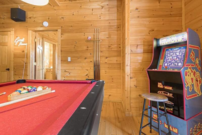 Movie Theater Hot Tub View Mountain Escape Villa Gatlinburg Exterior foto