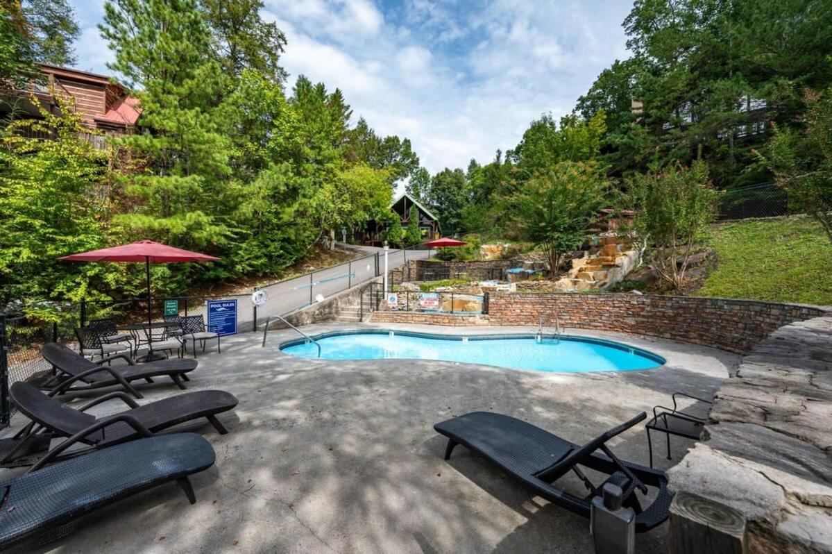 Movie Theater Hot Tub View Mountain Escape Villa Gatlinburg Exterior foto